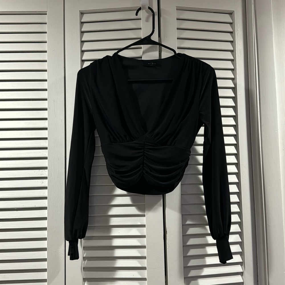 Black Long-Sleeved V-Neck Crop Top